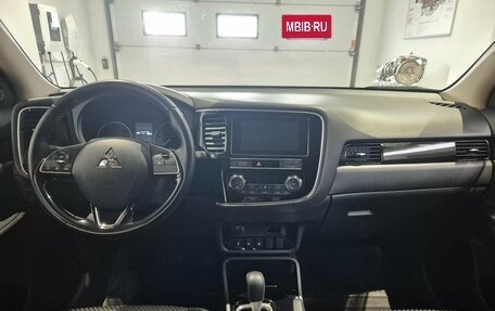 Mitsubishi Outlander III рестайлинг 3, 2019 год, 2 099 000 рублей, 8 фотография