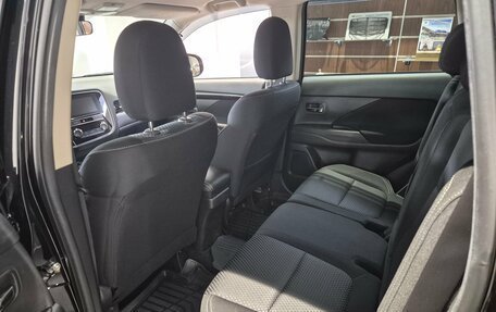 Mitsubishi Outlander III рестайлинг 3, 2019 год, 2 099 000 рублей, 10 фотография