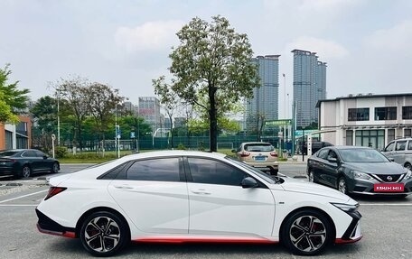 Hyundai Elantra, 2023 год, 1 420 325 рублей, 8 фотография