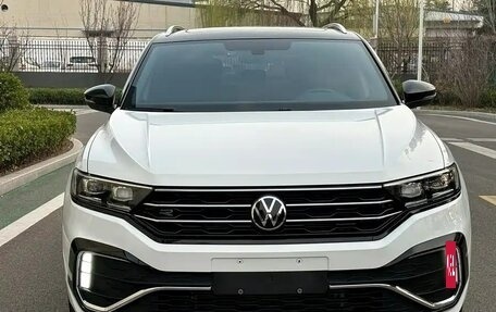 Volkswagen T-Roc I, 2022 год, 1 895 000 рублей, 2 фотография