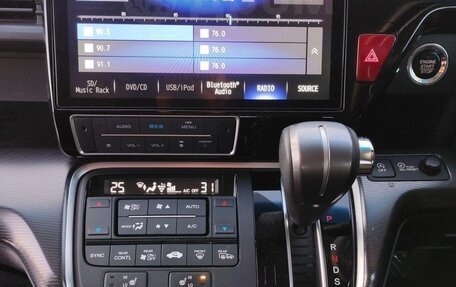 Honda Stepwgn IV, 2021 год, 1 905 000 рублей, 9 фотография