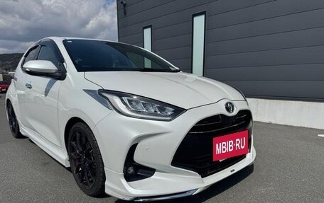 Toyota Yaris, 2022 год, 1 120 000 рублей, 2 фотография