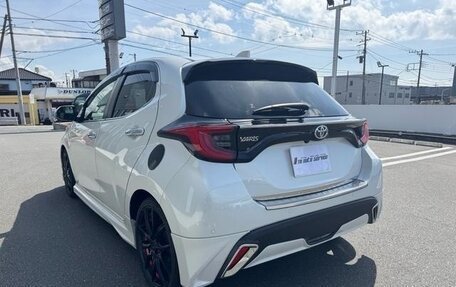 Toyota Yaris, 2022 год, 1 120 000 рублей, 4 фотография