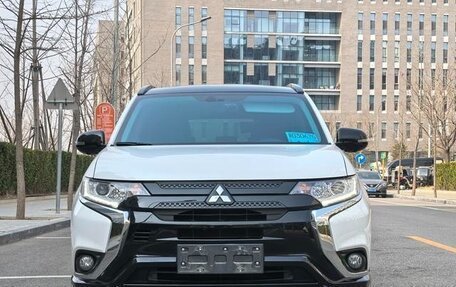 Mitsubishi Outlander III рестайлинг 3, 2022 год, 2 130 000 рублей, 1 фотография