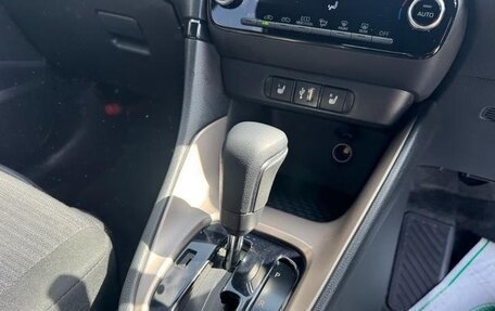 Toyota Yaris, 2022 год, 1 120 000 рублей, 20 фотография