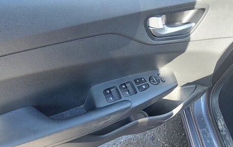 Hyundai Solaris II рестайлинг, 2021 год, 1 950 000 рублей, 7 фотография