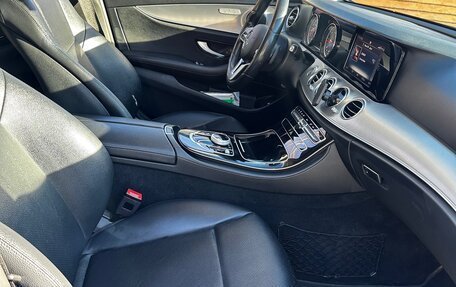 Mercedes-Benz E-Класс, 2020 год, 2 650 000 рублей, 3 фотография