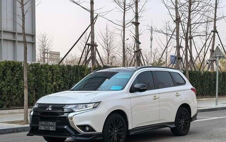 Mitsubishi Outlander III рестайлинг 3, 2022 год, 2 130 000 рублей, 2 фотография