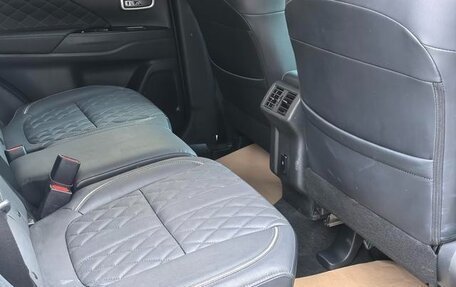 Mitsubishi Outlander III рестайлинг 3, 2022 год, 2 130 000 рублей, 12 фотография