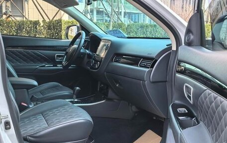 Mitsubishi Outlander III рестайлинг 3, 2022 год, 2 130 000 рублей, 11 фотография