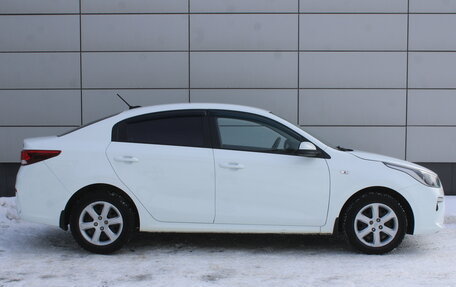 KIA Rio IV, 2018 год, 1 349 000 рублей, 4 фотография