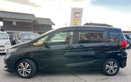 Honda Freed II, 2022 год, 1 390 000 рублей, 7 фотография
