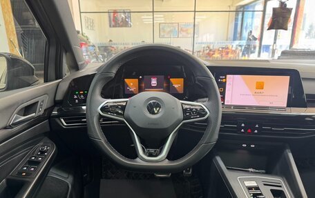 Volkswagen Golf VIII, 2022 год, 2 100 000 рублей, 10 фотография