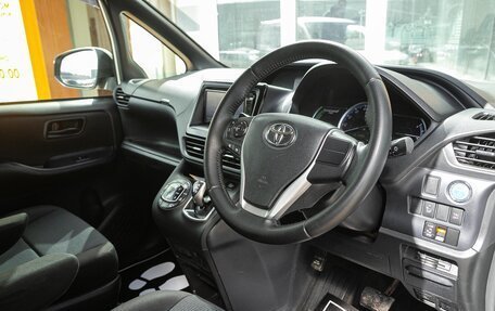 Toyota Noah III, 2015 год, 1 578 000 рублей, 11 фотография