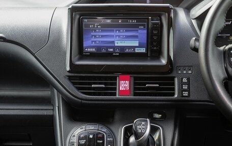 Toyota Noah III, 2015 год, 1 578 000 рублей, 17 фотография