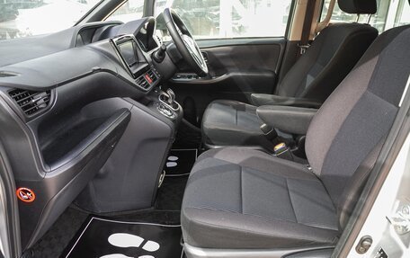 Toyota Noah III, 2015 год, 1 578 000 рублей, 19 фотография