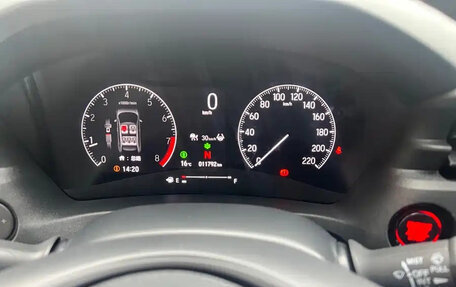 Honda Vezel, 2023 год, 1 600 000 рублей, 8 фотография