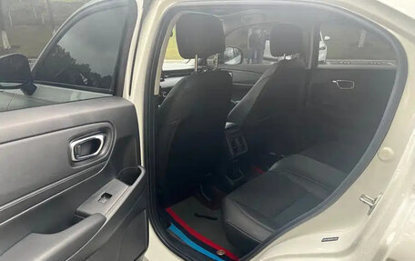 Honda Vezel, 2023 год, 1 600 000 рублей, 15 фотография