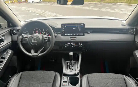 Honda Vezel, 2023 год, 1 600 000 рублей, 17 фотография