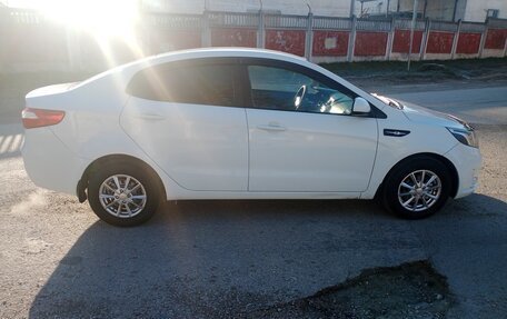 KIA Rio III рестайлинг, 2013 год, 800 000 рублей, 3 фотография