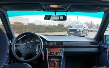 Mercedes-Benz E-Класс, 1994 год, 380 000 рублей, 8 фотография