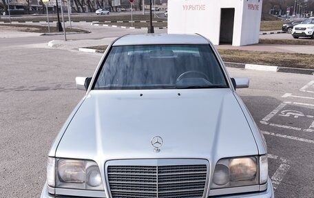 Mercedes-Benz E-Класс, 1994 год, 380 000 рублей, 4 фотография