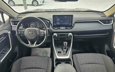 Toyota RAV4, 2021 год, 3 590 000 рублей, 15 фотография