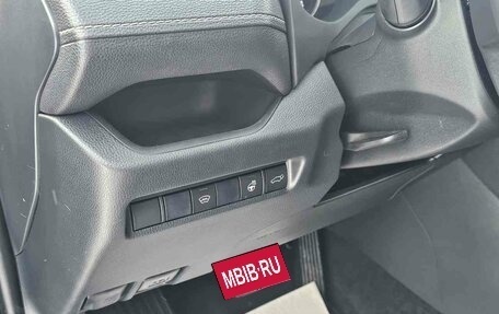 Toyota RAV4, 2021 год, 3 590 000 рублей, 10 фотография