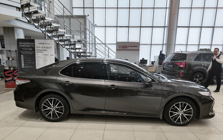 Toyota Camry, 2021 год, 3 250 000 рублей, 5 фотография