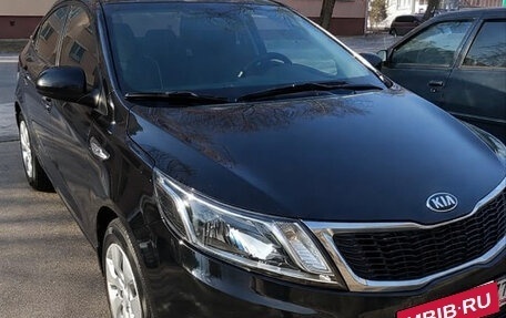 KIA Rio III рестайлинг, 2013 год, 1 100 000 рублей, 2 фотография