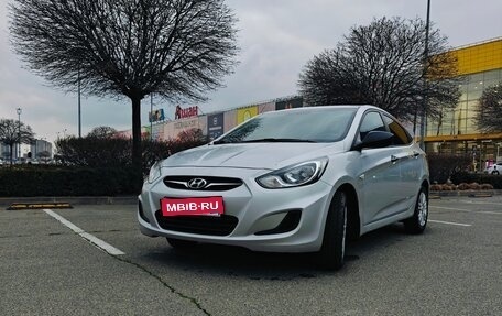 Hyundai Solaris II рестайлинг, 2013 год, 810 000 рублей, 1 фотография