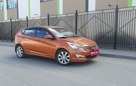 Hyundai Solaris II рестайлинг, 2015 год, 960 000 рублей, 1 фотография