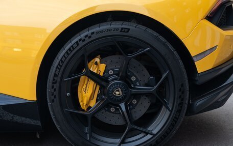 Lamborghini Huracán, 2017 год, 23 000 000 рублей, 12 фотография