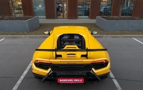 Lamborghini Huracán, 2017 год, 23 000 000 рублей, 8 фотография