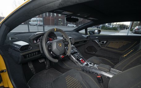 Lamborghini Huracán, 2017 год, 23 000 000 рублей, 27 фотография