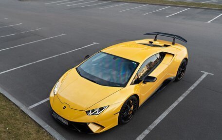 Lamborghini Huracán, 2017 год, 23 000 000 рублей, 25 фотография