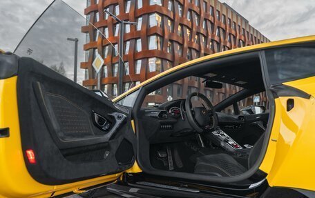 Lamborghini Huracán, 2017 год, 23 000 000 рублей, 26 фотография