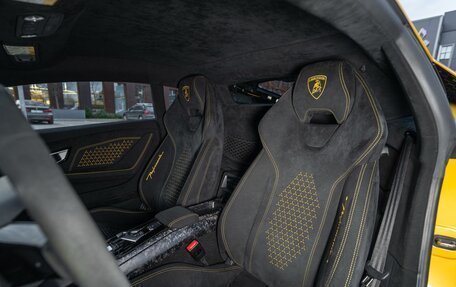 Lamborghini Huracán, 2017 год, 23 000 000 рублей, 28 фотография