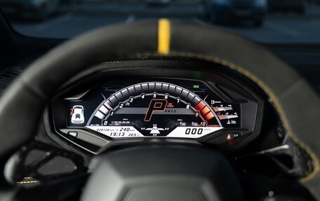 Lamborghini Huracán, 2017 год, 23 000 000 рублей, 32 фотография