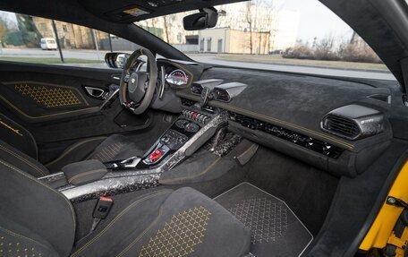 Lamborghini Huracán, 2017 год, 23 000 000 рублей, 35 фотография