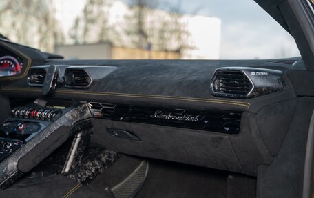 Lamborghini Huracán, 2017 год, 23 000 000 рублей, 37 фотография