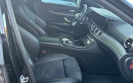 Mercedes-Benz E-Класс, 2019 год, 2 600 000 рублей, 8 фотография