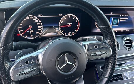 Mercedes-Benz E-Класс, 2019 год, 2 600 000 рублей, 10 фотография