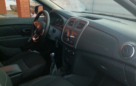 Renault Logan II, 2019 год, 1 350 000 рублей, 5 фотография