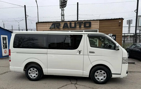 Toyota HiAce H200, 2015 год, 3 099 000 рублей, 6 фотография