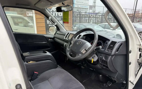 Toyota HiAce H200, 2015 год, 3 099 000 рублей, 11 фотография