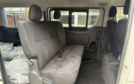 Toyota HiAce H200, 2015 год, 3 099 000 рублей, 12 фотография