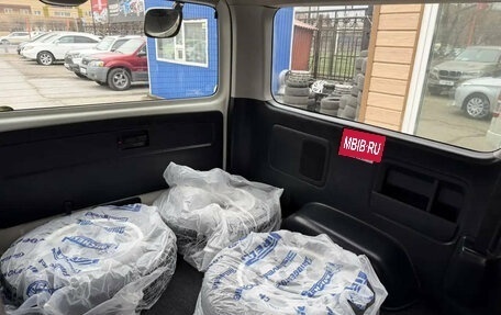 Toyota HiAce H200, 2015 год, 3 099 000 рублей, 13 фотография
