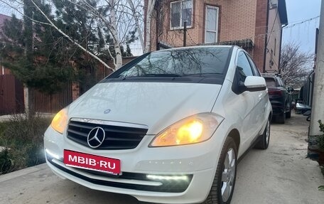 Mercedes-Benz A-Класс, 2012 год, 750 000 рублей, 1 фотография