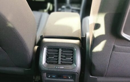 Volkswagen Tiguan II, 2019 год, 1 800 000 рублей, 5 фотография